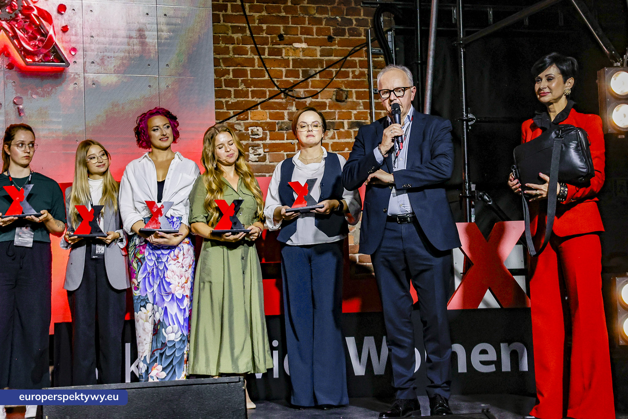 TEDxNikiszowiec Women 2026 Europerspektywy TEDxNikiszowiec Women. O transformacji, odwadze i szukaniu własnej drogi