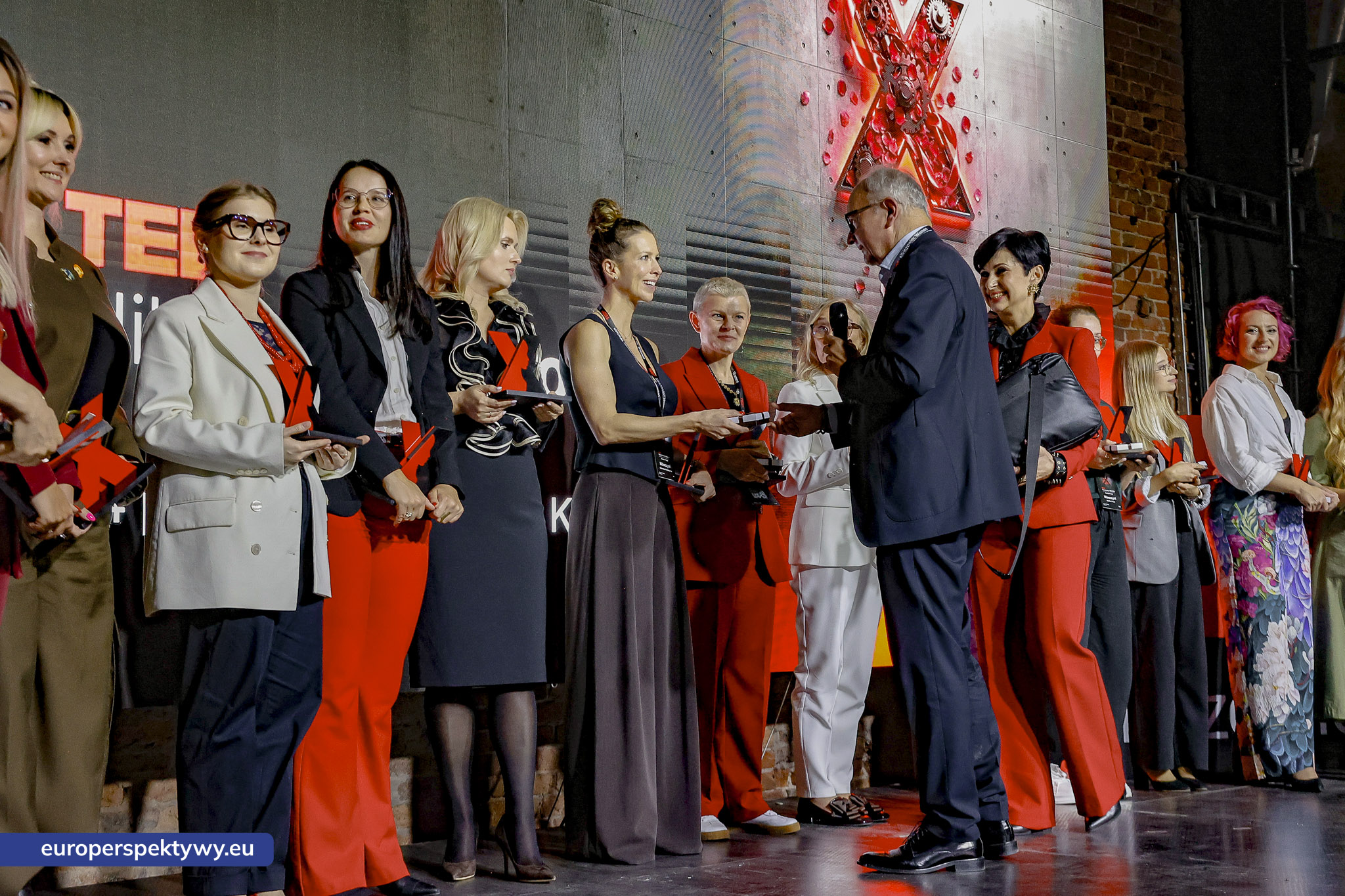 TEDxNikiszowiec Women 2026 Europerspektywy TEDxNikiszowiec Women. O transformacji, odwadze i szukaniu własnej drogi