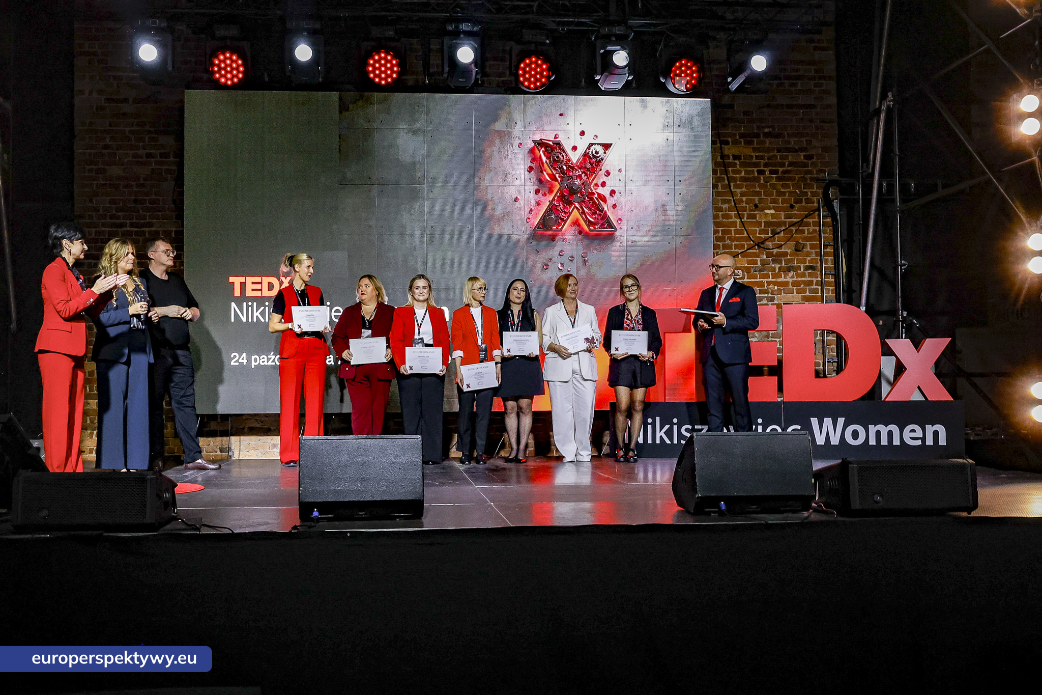 TEDxNikiszowiec Women 2026 Europerspektywy TEDxNikiszowiec Women. O transformacji, odwadze i szukaniu własnej drogi