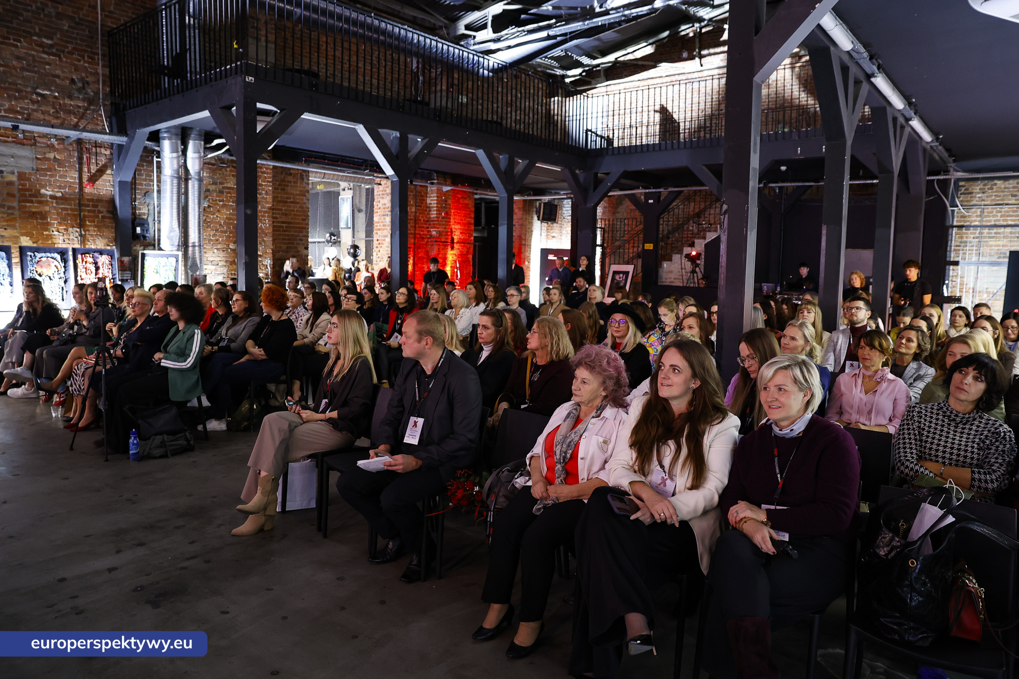TEDxNikiszowiec Women 2026 Europerspektywy TEDxNikiszowiec Women. O transformacji, odwadze i szukaniu własnej drogi